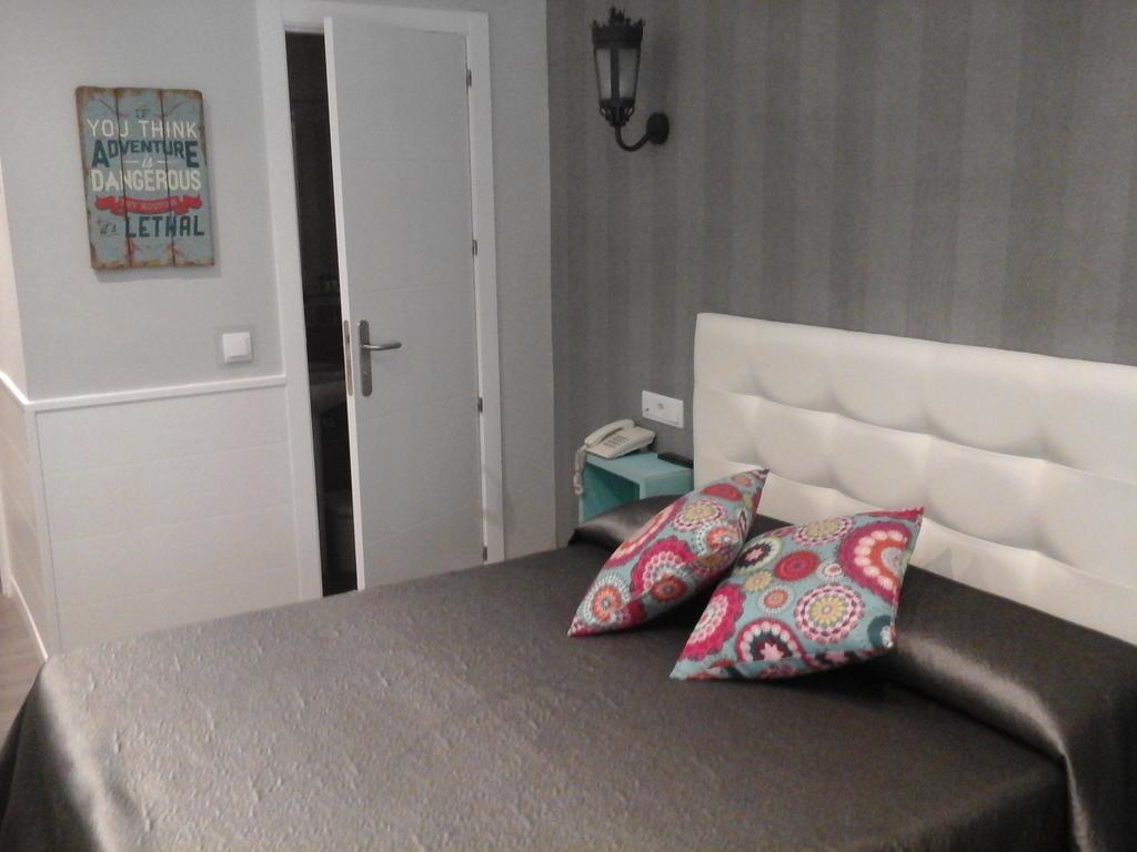 Hostal Don Alfonso Madrid Exterior foto