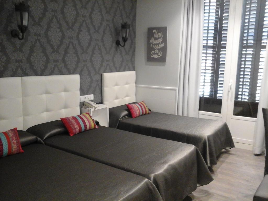 Hostal Don Alfonso Madrid Exterior foto