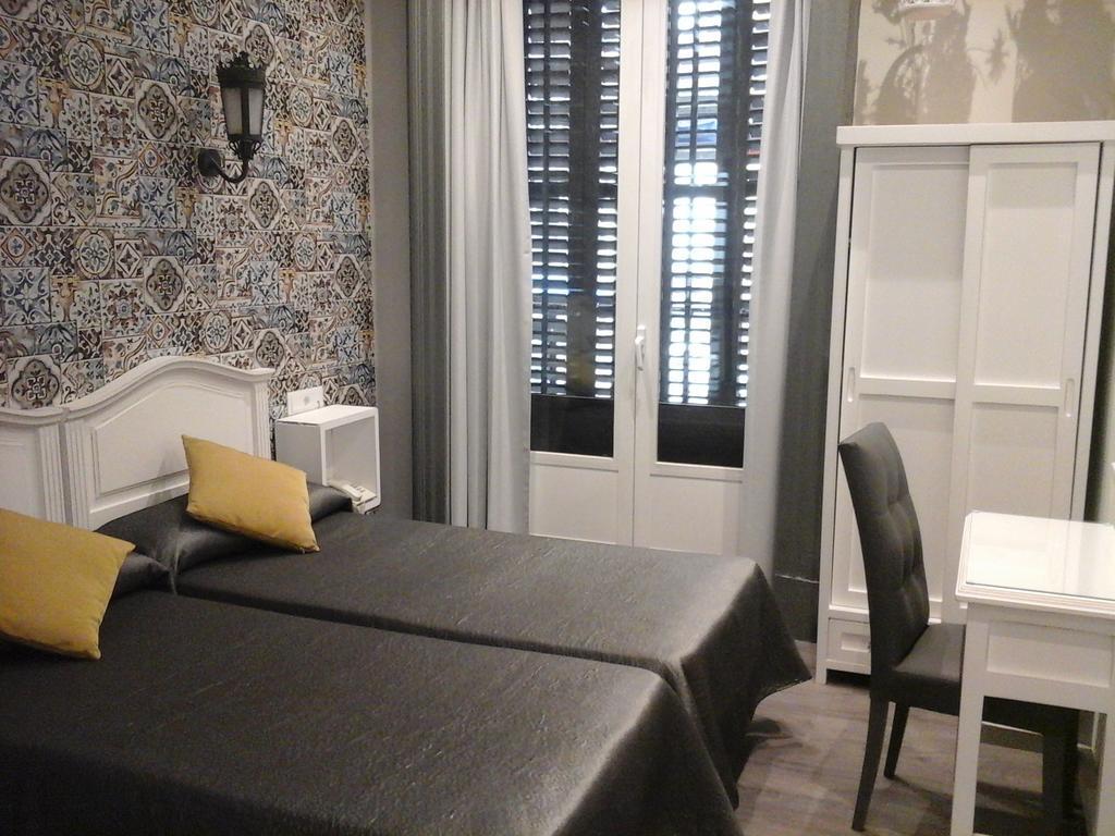 Hostal Don Alfonso Madrid Exterior foto