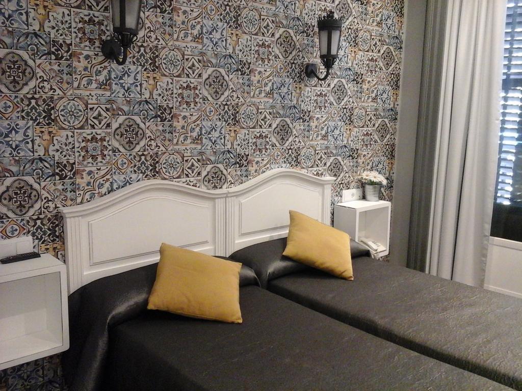 Hostal Don Alfonso Madrid Exterior foto