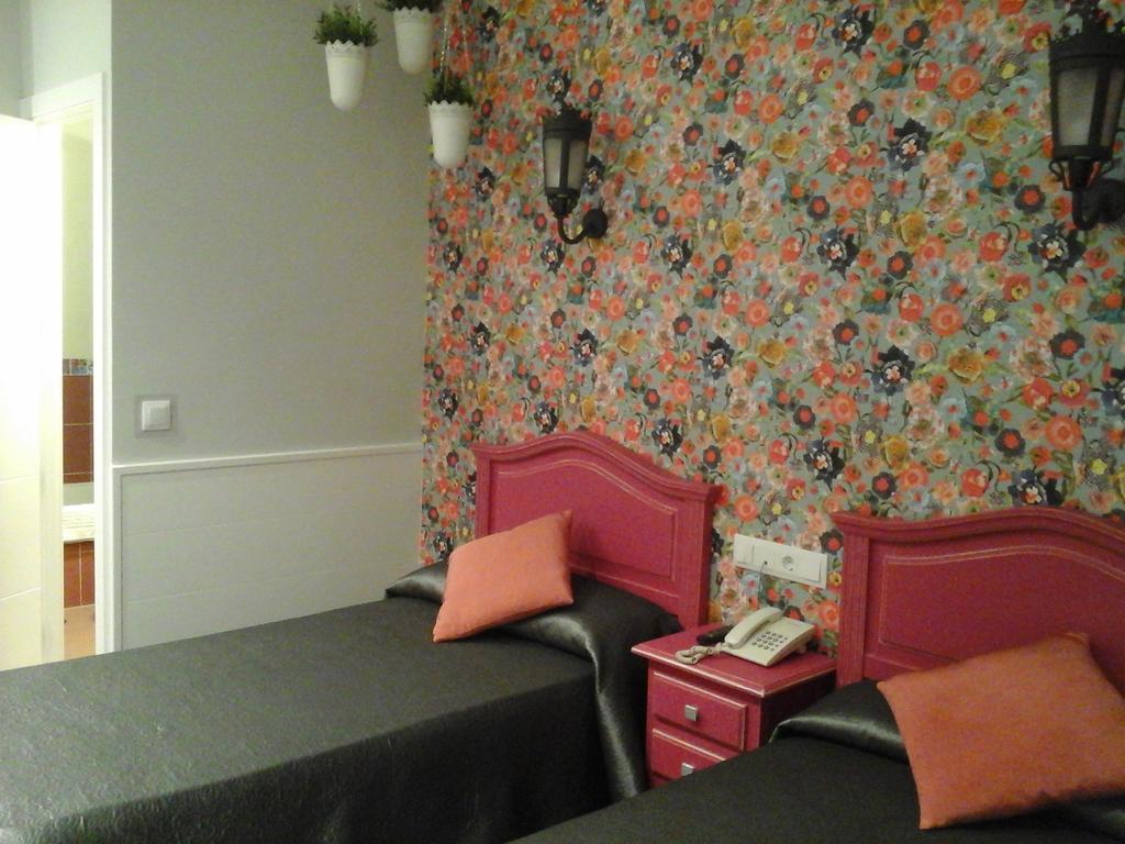 Hostal Don Alfonso Madrid Exterior foto