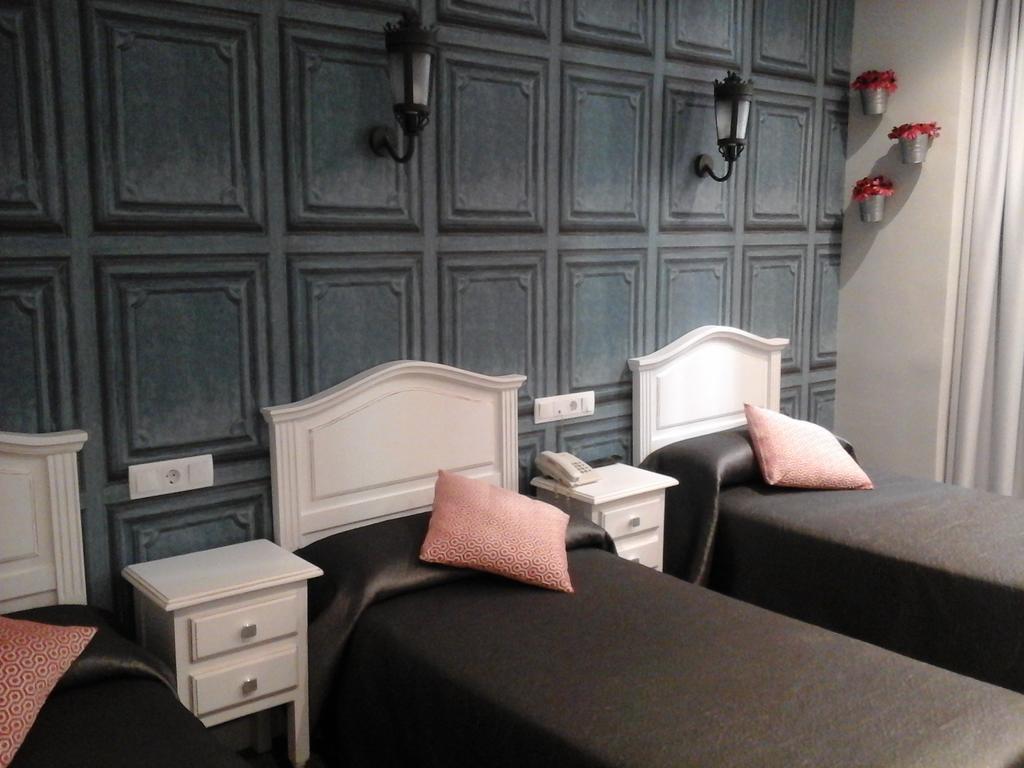 Hostal Don Alfonso Madrid Exterior foto